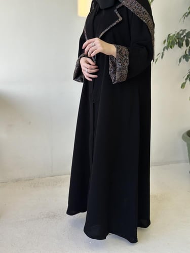 عباية سوداء نص كلوش من قماش لمار والكشمير مع طرحة