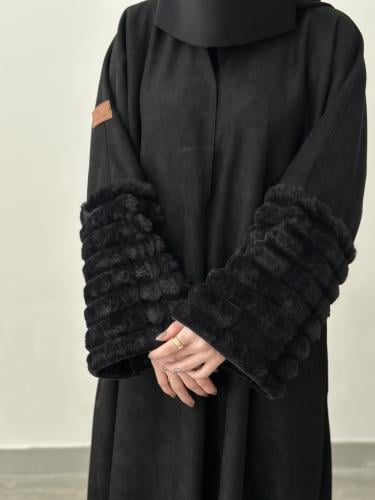 عباه شتويه نص كلوش طقطق فرو اسود بالاكمام