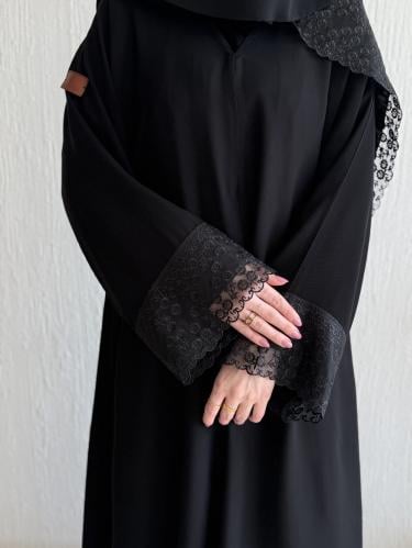 عبايه نص كلوش قماش أنترنت طقطق كلفه دانتيل مع طرحه...