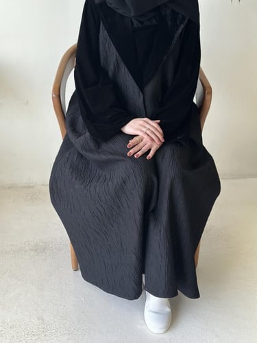 عبايه طقطق قماش جاكارا و مخمل مع طرحه