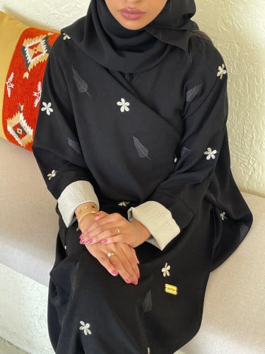 عباه نص بشت بتطريز ورد العباه لف