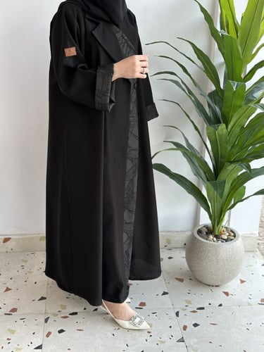 عباية ربع كلوش قماش كريب وجاكارا مع طرحة