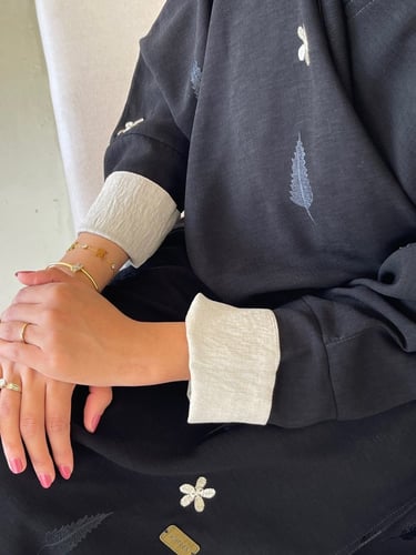 عباه نص بشت بتطريز ورد العباه لف