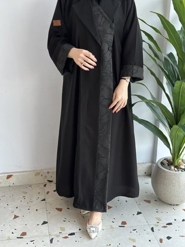 عباية ربع كلوش قماش كريب وجاكارا مع طرحة