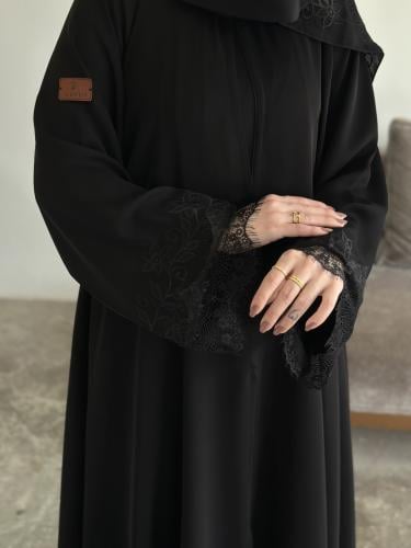 عباية كلوش طقطق قماش أنترنت بتطريز بالاكمام مع كلف...
