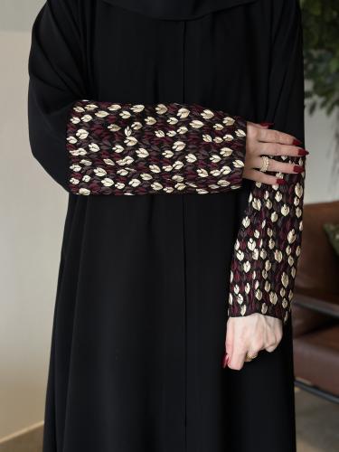 عبايه نص كلوش طقطق تطريز على الاكمام مع طرحه l