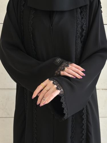عبايه نص كلوش قماش أنترنت طقطق و تدخيلات دانتيل مع...