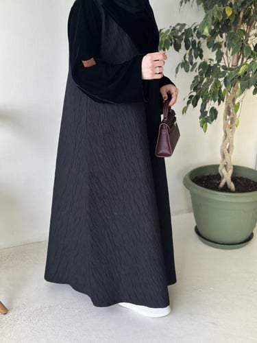 عبايه طقطق قماش جاكارا و مخمل مع طرحه