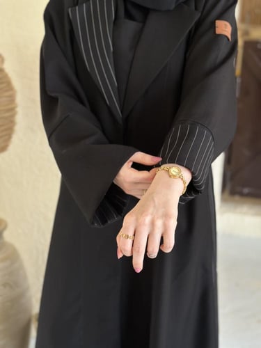 عبايه بليزر كلوش طقطق قماش كريب الاناقه و مقلم كم...