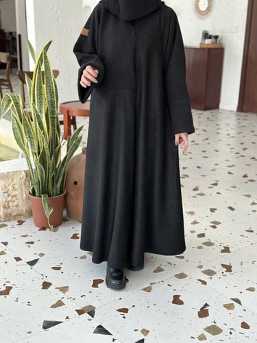 عباه شتويه نص كلوش طقطق قماش شامواه و فرو