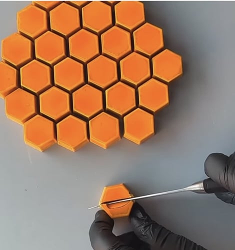 قالب شوكولاتة مضلع من IMPLAST / مكون من 28 قطعة