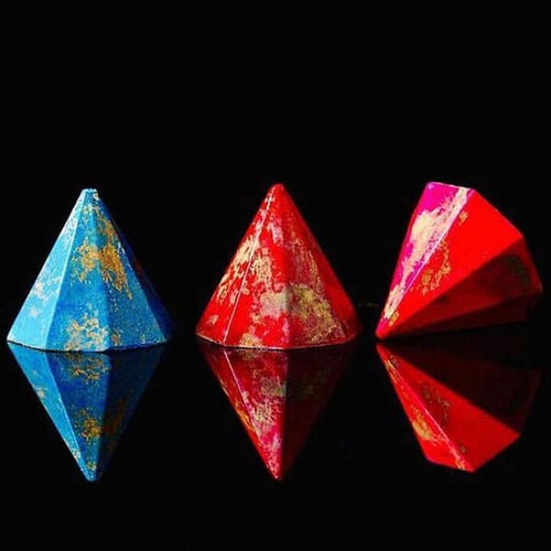 قالب شوكولاتة قمع مثلث من IMPLAST / مكون من 24 قطع...