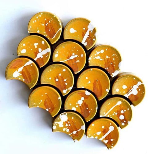 قالب شوكولاتة هلال من IMPLAST / مكون من 32 قطعة