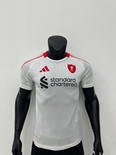 تيشيرت ليفربول الابيض 2025/2026