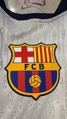 تشيرت برشلونه الأبيض 2026