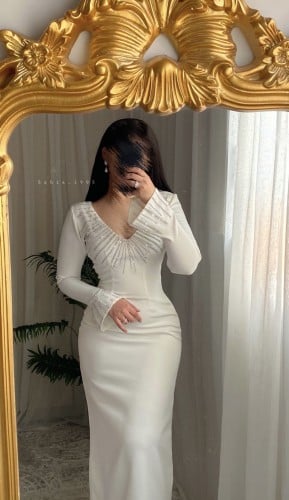 فستان مزين بالكريستال