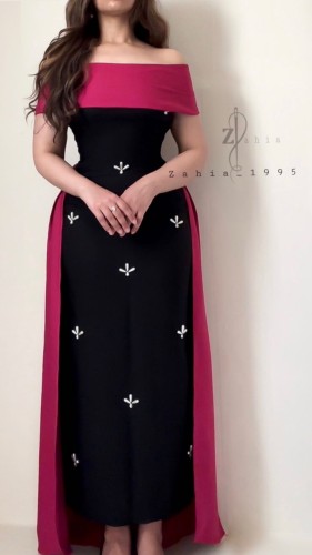 الفستان المزين باللؤلؤ والكريستال