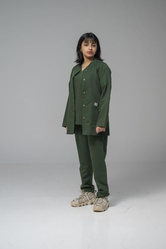 جكت طبي لون زيتي غامق