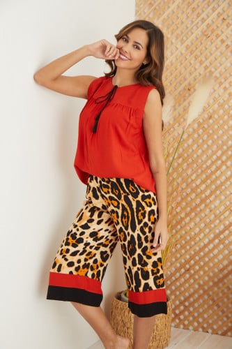 بيجامة نسائية برمودا بطبعة النمر