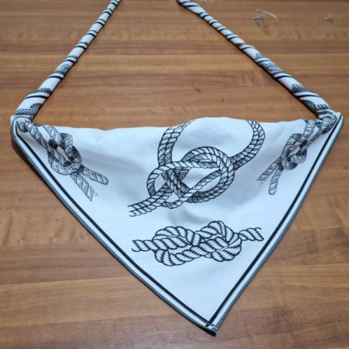 منديل العقد والرباطات أبيض