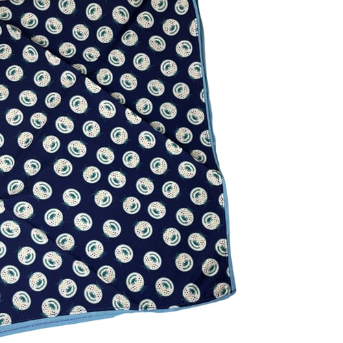 منديل كحلي بشعار وزارة التعليم