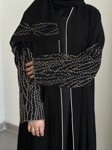 عباية تطريز انيق بقصة نص كلوش