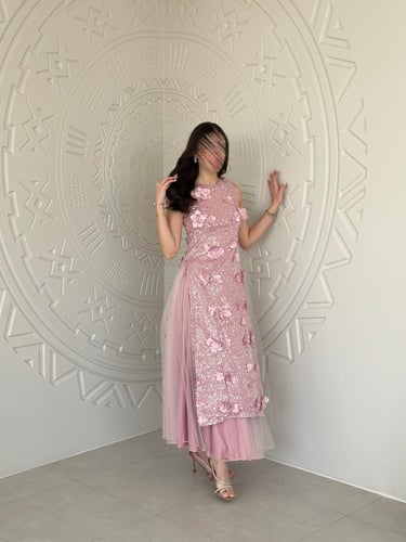 فستان من قطعتين بقماش التل مع شك يدوي فاخر