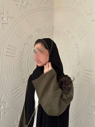 عباية عملية بقماش كريب مع حرير مغسول