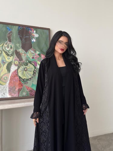 عباية أنيقة ملكي مع دانتيل