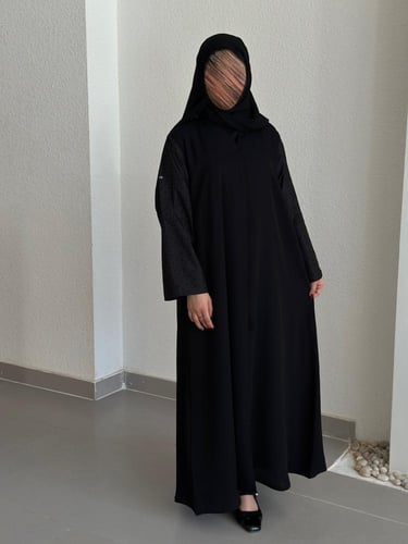 عباية بقصة ربع كلوش مع قماش هندي مطرز