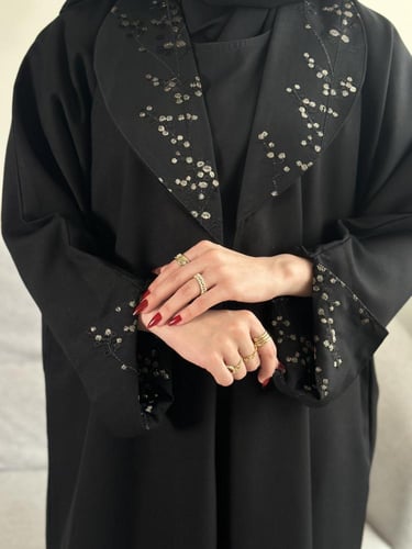 عباية عملية مع ياقة