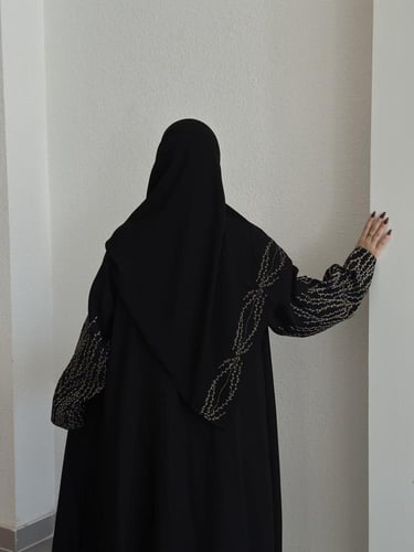 عباية تطريز انيق بقصة نص كلوش