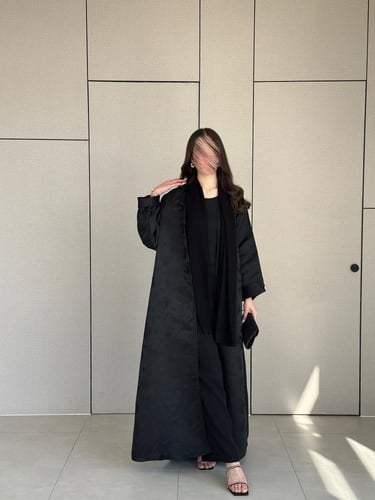 عباية دبل فيس مشجره باللون الاسود مع الموف