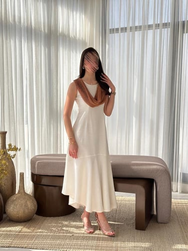 فستان أنيق مع قماش شال