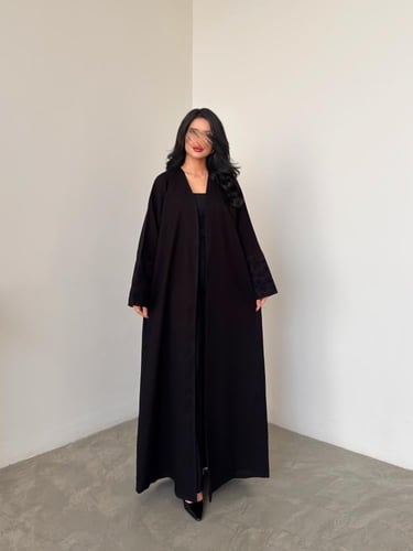 عباية عملية مع اكمام حرير تركي