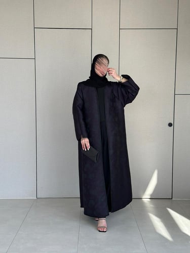 عباية دبل فيس مشجره باللون الاسود مع الموف