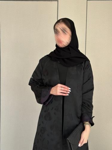 عباية دبل فيس مشجره باللون الاسود مع الموف