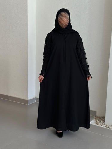 عباية مع اكمام بقماش الدانتيل مع تطريز