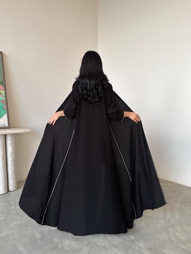 عباية عملية مع كلفة مطرزه