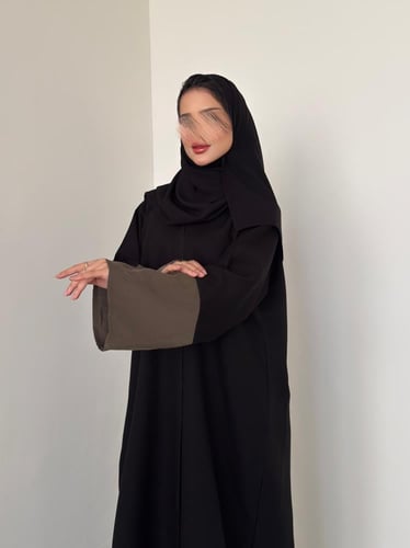 عباية عملية مع اكمام حرير مغسول