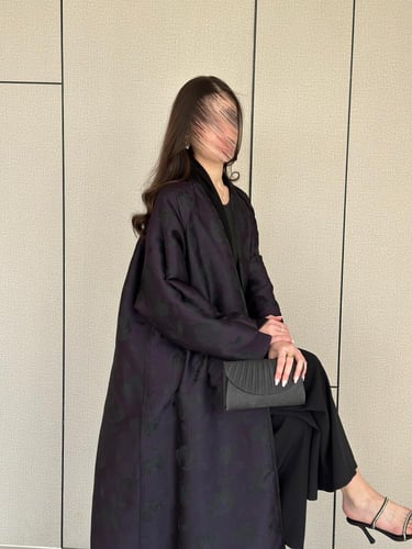 عباية دبل فيس مشجره باللون الاسود مع الموف