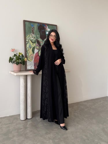 عباية أنيقة ملكي مع دانتيل