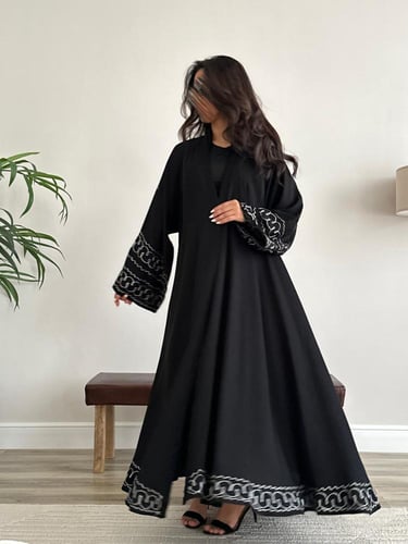 عباية عملية بتطريز على الاطراف