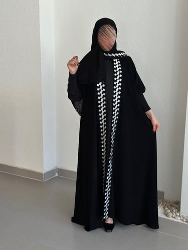 عباية ملكي مع تطريز بقصة كلوش كامل