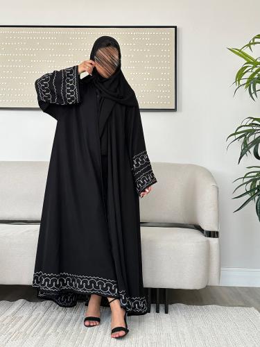 عباية عملية بتطريز على الاطراف