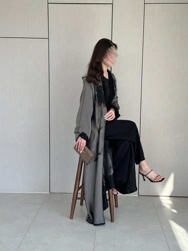 عباية دبل فيس مموج باللون الاسود والبيج