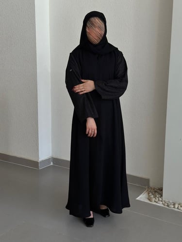 عباية بقصة ربع كلوش مع قماش هندي مطرز