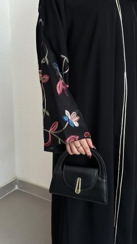 عباية مع اكمام بقماش تل بتطريز ورود