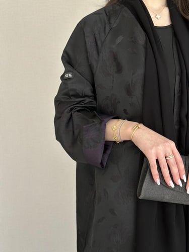 عباية دبل فيس مشجره باللون الاسود مع الموف