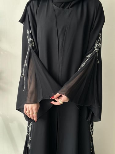 عباية مناسبات مع شك باللون الفضي